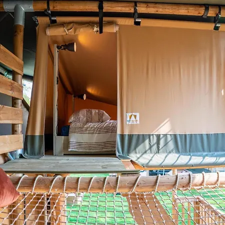 Glamping Tent By De Rhederlaag, Cleaning Included Роскошный шатер