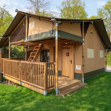 Glamping Tent By De Rhederlaag, Cleaning Included Роскошный шатер Lathum